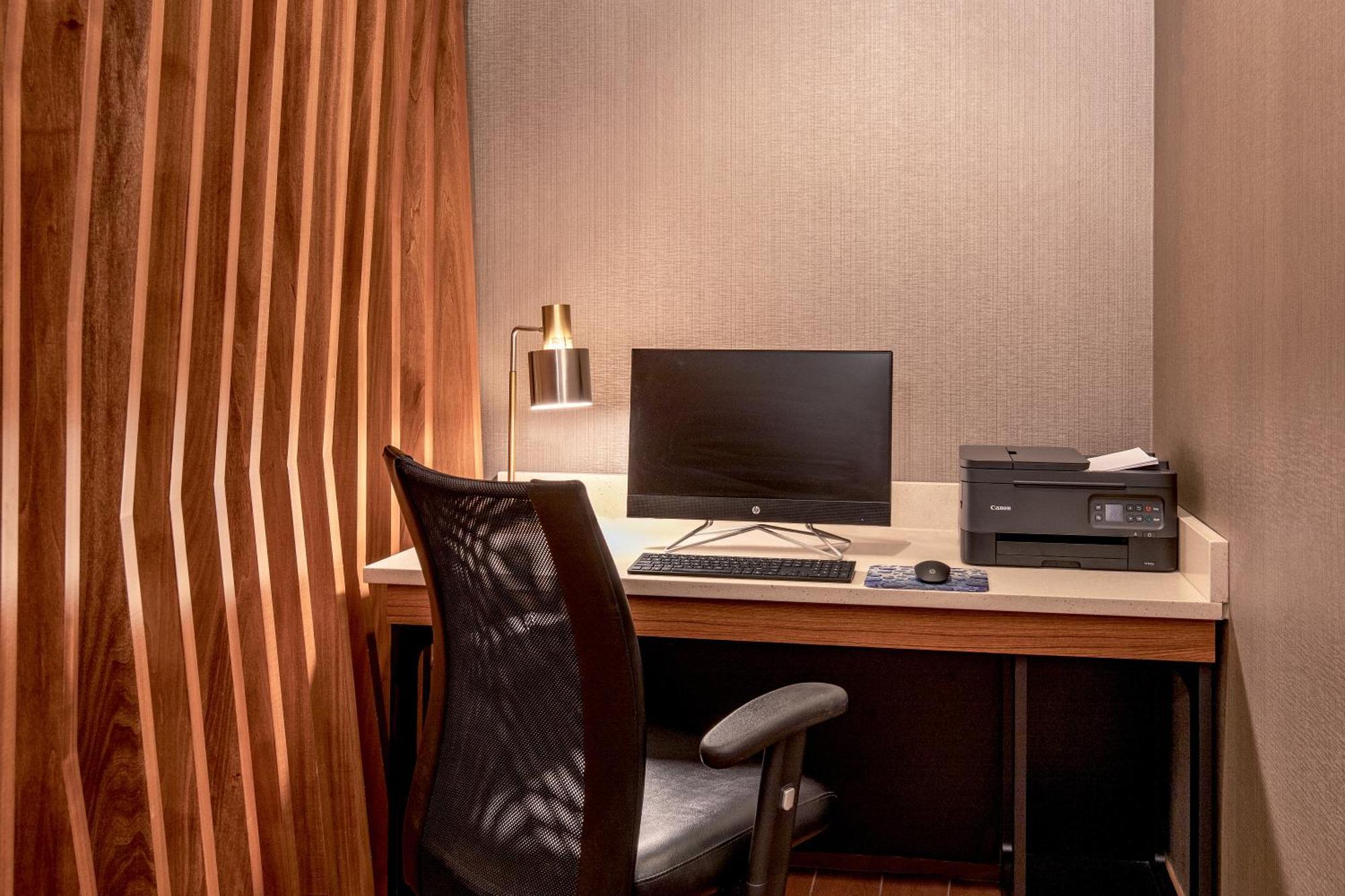 Hotel Springhill By Marriott Near The Park Hershey